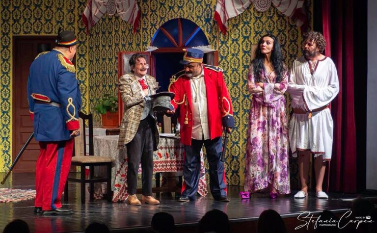 „O noapte furtunoasă”, un spectacol de neratat. O nouă premieră la Teatrul „G. Ciprian”, un nou succes la public