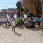 Profesori revoltați. Aproximativ 150 de sindicaliști au protestat în fața Prefecturii Buzău