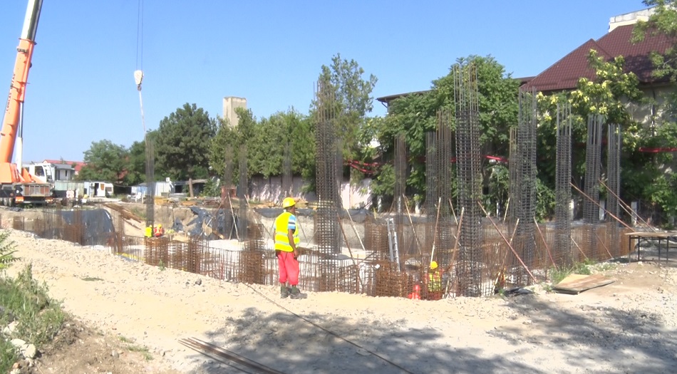 Clădire modernă, pe B-dul Gării. Lucrări în toi pe șantierul noului sediu al D.R.D.P. Buzău