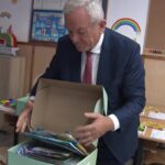 Au sosit ghiozdanele. Aproape 12.700 de pachete cu rechizite ajung la elevi