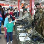 Spectacol la mall, de Ziua Armatei. Militarii și-au etalat cele mai noi echipamente din dotare