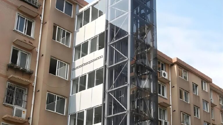 Proiect pentru seniori. Blocuri cu ascensoare exterioare