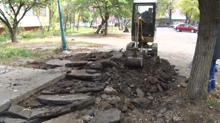 O nouă etapă. S-a deschis șantierul pe Aleea Crângului