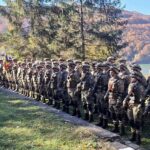 Spectacol pe străzi, de Ziua Armatei Române. Un ceremonial emoționant a avut loc și în localitatea Siriu