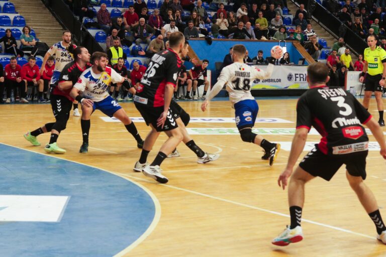 Emoții până la final. Meci decis la ultima aruncare, între HC și Vaslui
