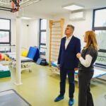 (FOTO) Marcel Ciolacu, în vizită la Spitalul Smeeni: Îmi propun să-l replicăm și în alte locuri din județ!