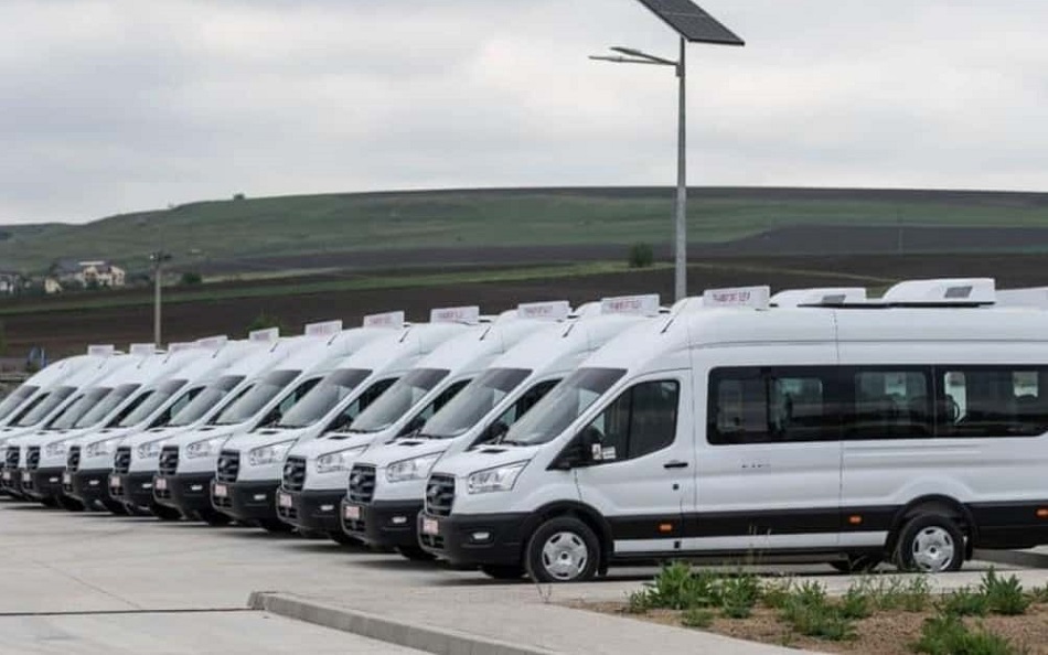 „Verde” pentru achiziția a 35 microbuze școlare. Vehiculele electrice vor ajunge la tot atâtea primării, până la finalul anului