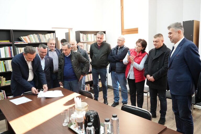 Contract semnat pentru construcția noului pod de la Nehoiu. Tot azi, a fost dat în folosință un nou pod la Siriu