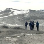 Ținutul Buzăului, vizitat de cercetători americani. Specialiștii au studiat microorganismele de la Vulcanii Noroioși