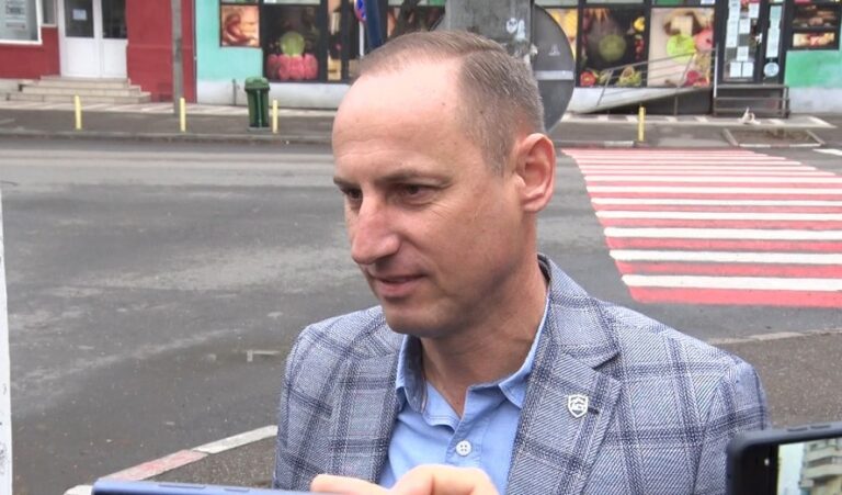 Coincidență sau spirit practic? Candidatul ACT, Gabriel Pană, prezent la secția unde a votat Ciolacu