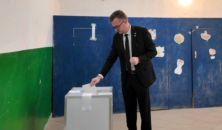 Candidatul AUR, deputatul Ștefăniță Avrămescu, a votat la Chiojdu: „Am votat cu încredere că lucrurile se pot schimba cu adevărat în Buzău!”