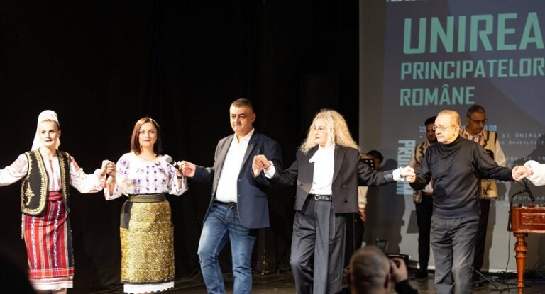 Hora Unirii la Teatru. Buzoienii au sărbătorit Unirea Principatelor Române