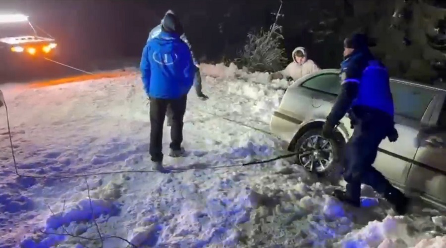 Misiune de salvare a jandarmilor montani. Trei tineri rămăseseră blocați în nămeți, în Munții Buzăului
