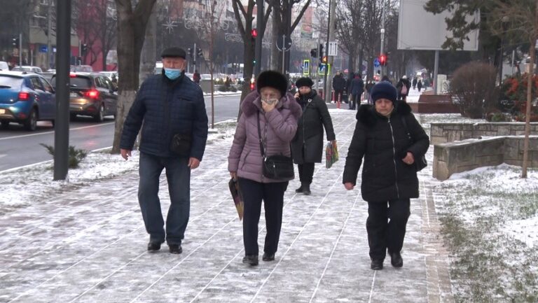 Un nou val de vreme rea. Ne așteaptă cinci zile de ger, viscol și precipitații mixte