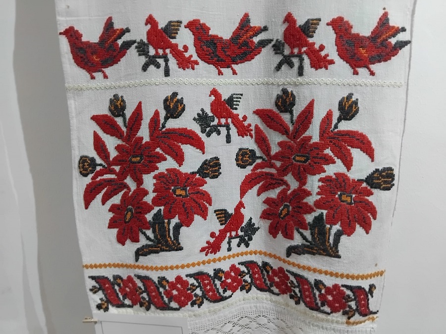 Florile românilor. Motive florale tradiționale