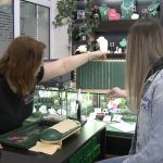 Goana după cadourile de Ziua Îndrăgostiților. Florile, bijuteriile și dulciurile, cele mai căutate