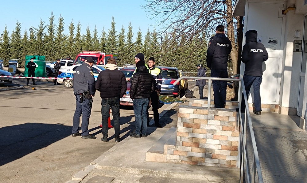 Scene șocante în Micro III! O femeie a murit după ce a căzut de la etajul 9