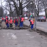Etapa următoare. Se lucrează pe trotuarul al doilea de pe Bălcescu