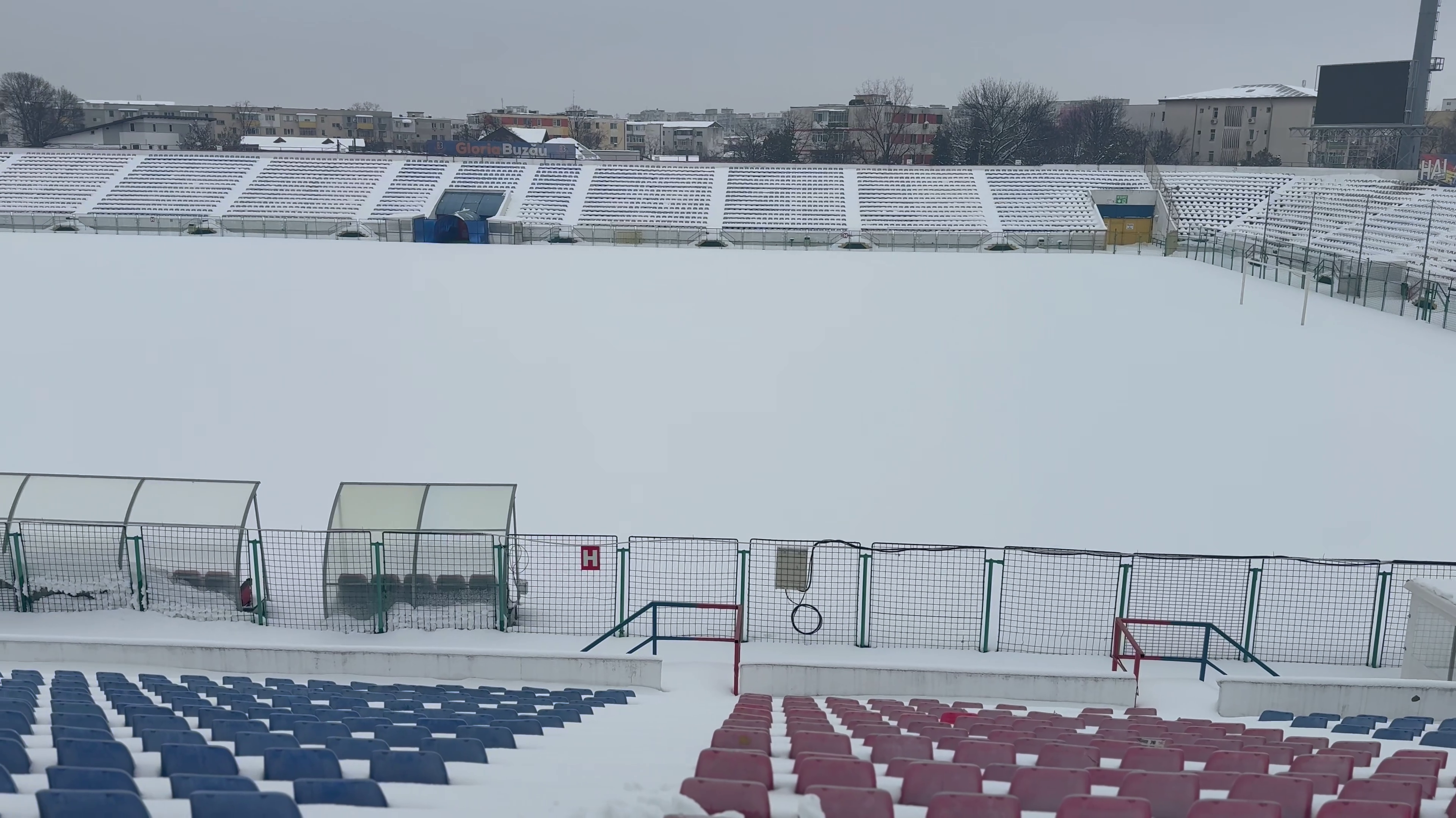 Zăpada, bat-o vina! Metalul vs Bacău, din nou pe sintetic