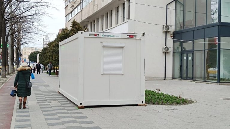 Organizare de șantier. Se reabilitează un nou bloc în Centru