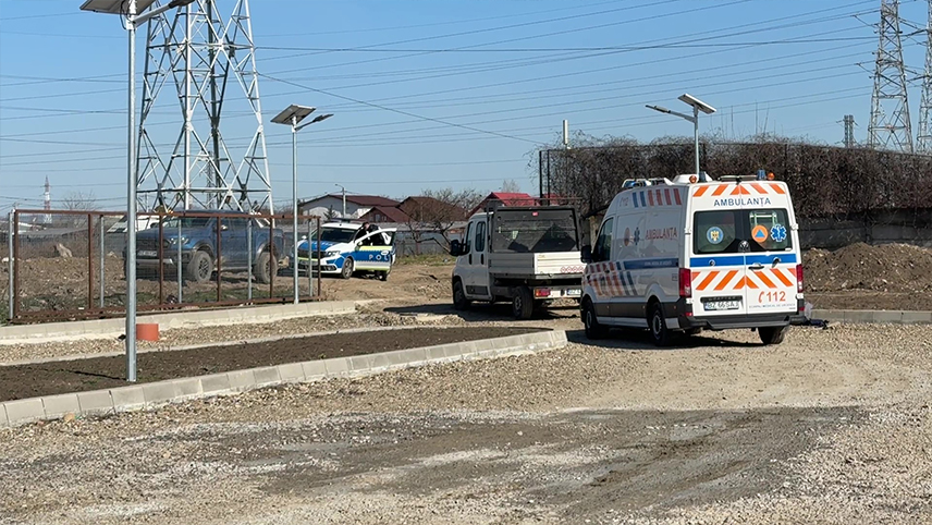 Muncitori electrocutați în cimitir. Doi bărbați cu arsuri, internați la spital