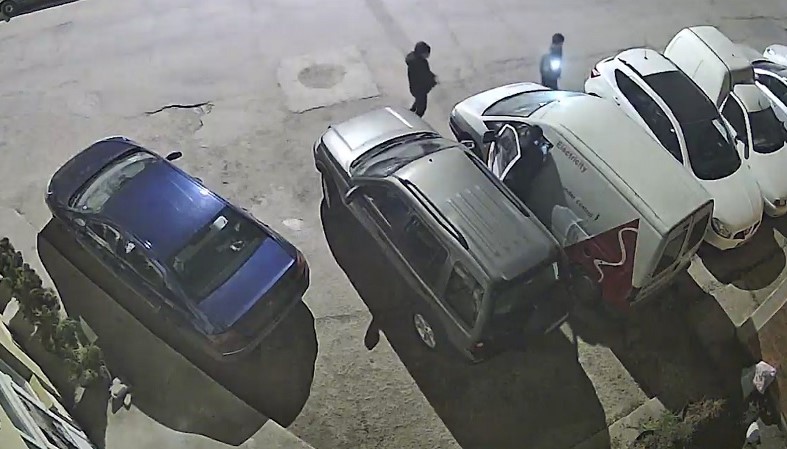 Tentativă de furt eșuată. Patru indivizi, foarte aproape să fure o mașină