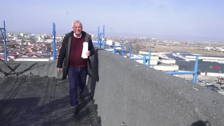Primarul Constantin Toma, pe bloc. Edilul şef a prezentat planul de renovare a imobilelor