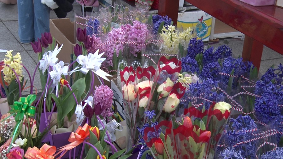 Mărțișorul preferat. Aglomerație în Târgul de mărțișoare