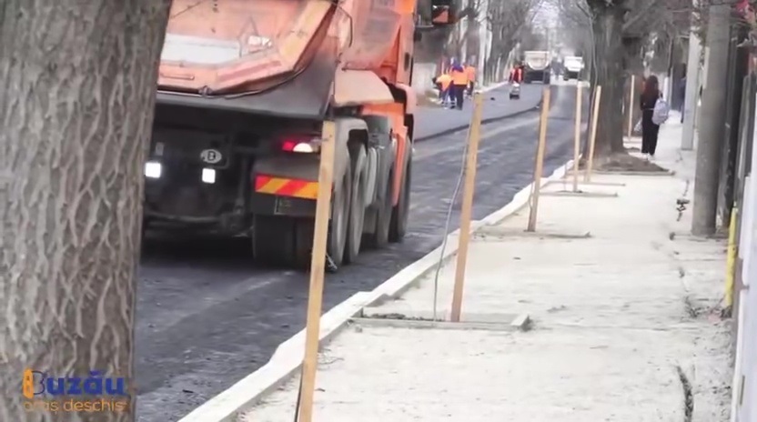 Lucrări de primăvară. Au început asfaltările