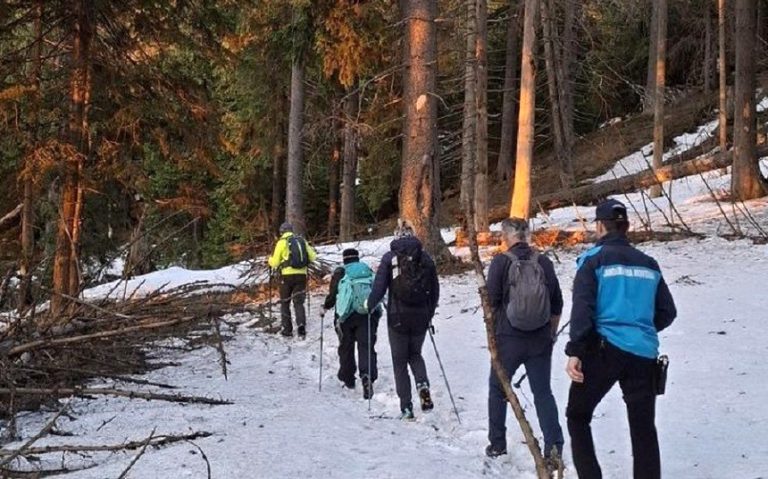 Intervenție în Munții Buzăului. Turiști salvați de jandarmi, în zona Lacul Vulturilor