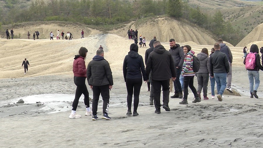 Forfotă la vulcani, în minivacanța de Paște. Obiectivul, vizitat de sute de turiști din toată țara