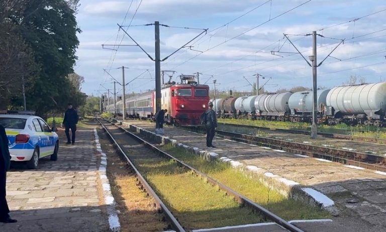 Incident șocant în gara din Rm. Sărat. Copil electrocutat după ce s-a urcat pe un vagon