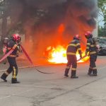 Mașină făcută scrum. Un Logan a ars ca o torță în cartierul Micro III