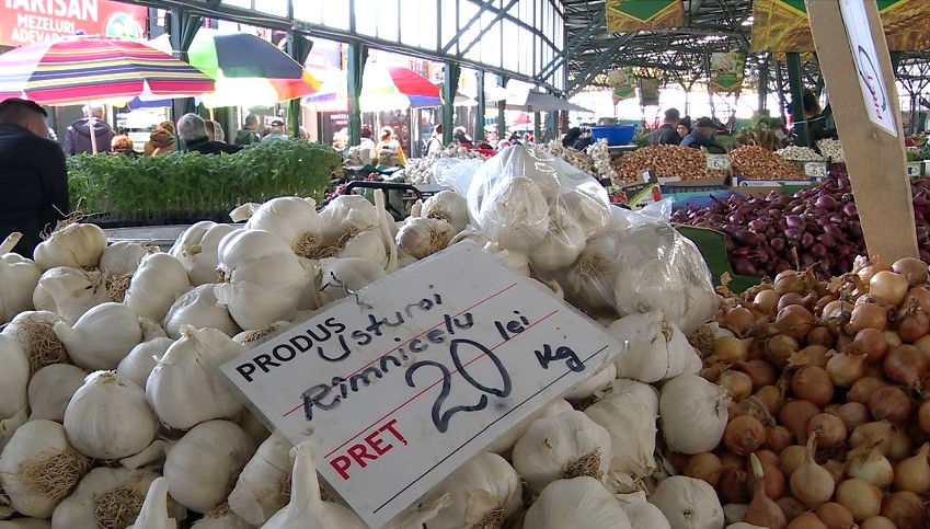 Usturoiul autohton, mai puțin și mai scump. Producătorii de usturoi cer reluarea sprijinului de la stat