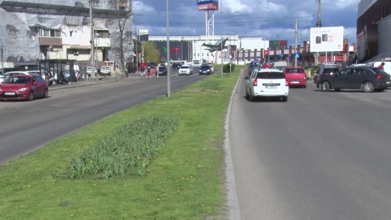 Pregătiri de asfaltare. Carosabilul de pe Frăsinet a intrat în lucru