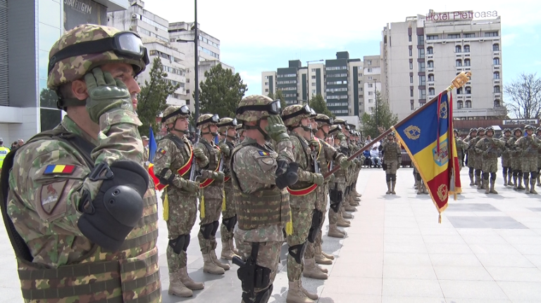 Ceremonii la Buzău cu ocazia Zilei Forțelor Terestre. Sute de persoane au asistat la eveniment