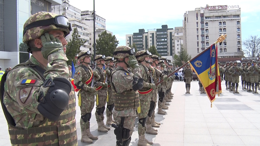 Ceremonii la Buzău ocazia Zilei Forțelor Terestre. Sute de persoane au asistat la eveniment