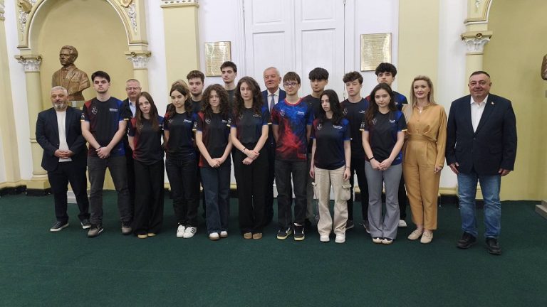 Performanță răsplătită. Echipa Heart Of RoBots a fost celebrată la Palatul Comunal