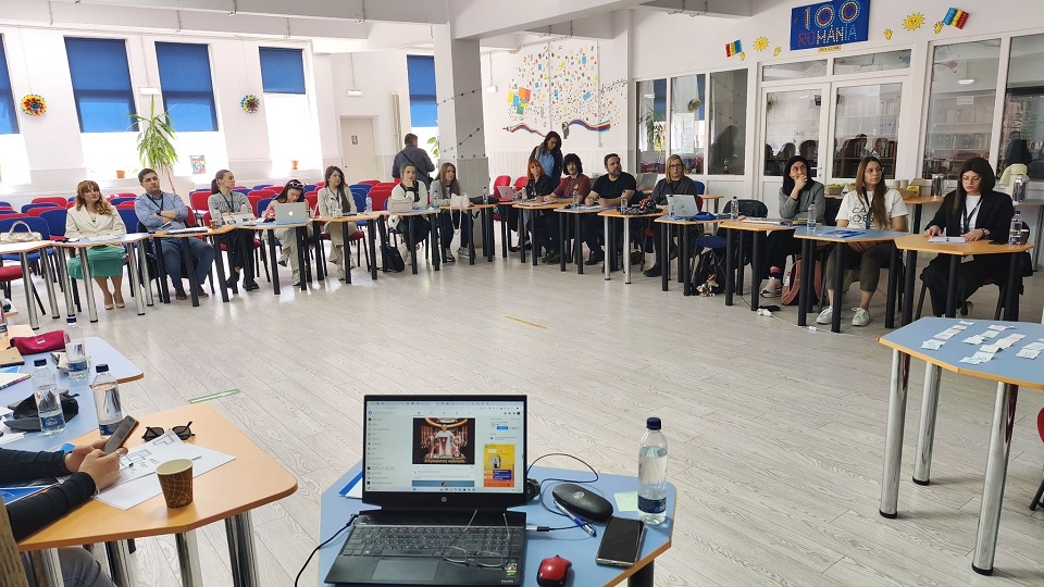 De la rețele sociale, la competențe reale. Program european la Buzău, dedicat tinerilor din cinci ţări  