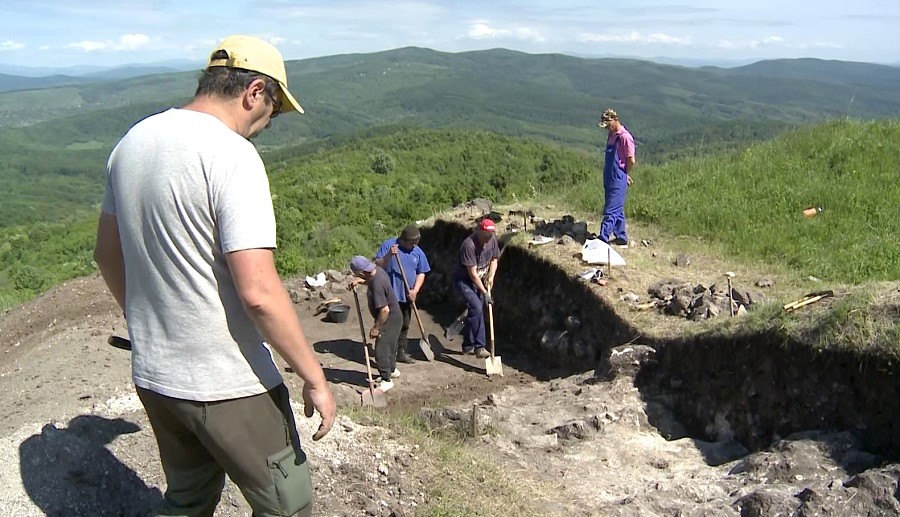 Arheologii au revenit la Năeni. Cercetări arheologice reluate după două decenii
