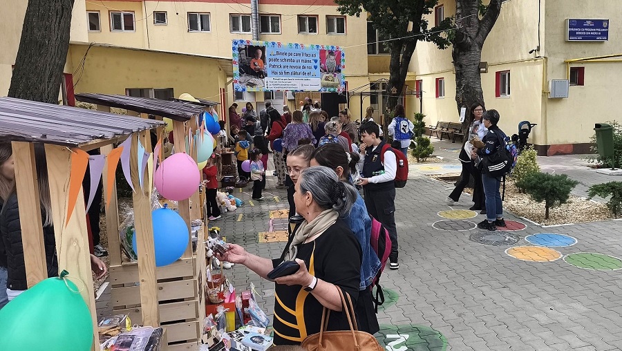 Mobilizare în sprijinul lui Patrick. Târg caritabil la Grădinița „Bobocei din Micro III”