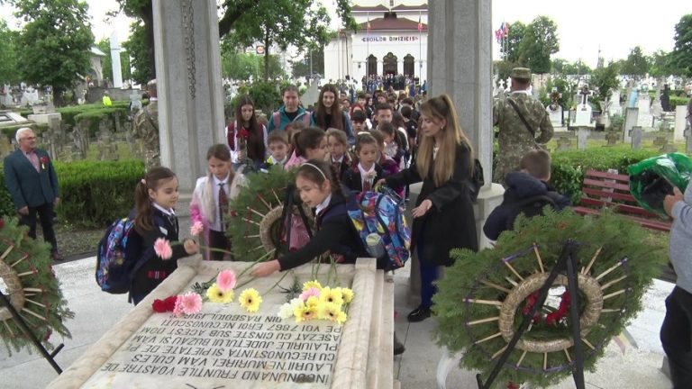 Slavă eroilor neamului. Manifestări dedicate Zilei Eroilor la Buzău