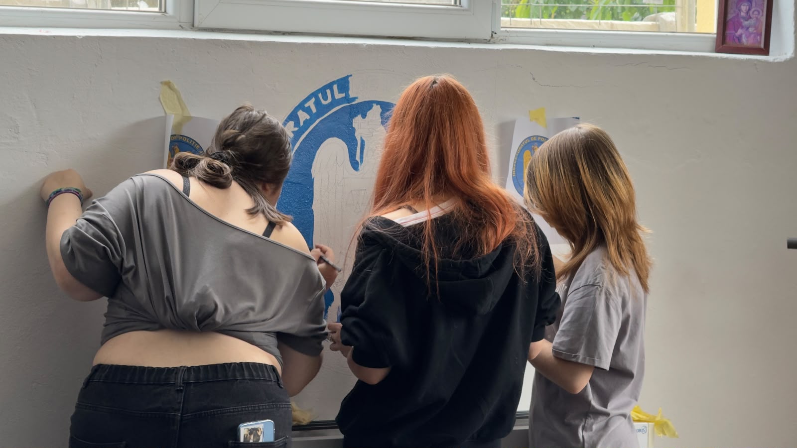Colaborare inedită între elevi și IPJ Buzău. Sala de sport a Poliției, reinventată prin artă