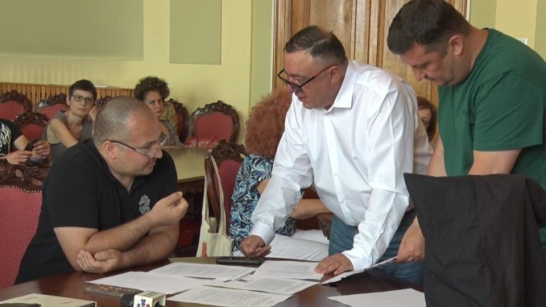 Dezbatere publică. Regulamentul câinilor comunitari