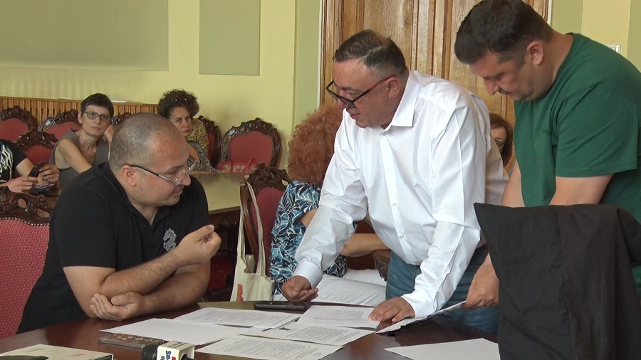Dezbatere publică. Regulamentul câinilor comunitari