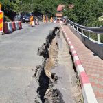 Surpare activă la Siriu. Izvoarele subterane și infiltrațiile de apă au calamitat DN10