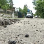 Alunecare de teren la Cănești. O familie se luptă singură cu stihiile naturii