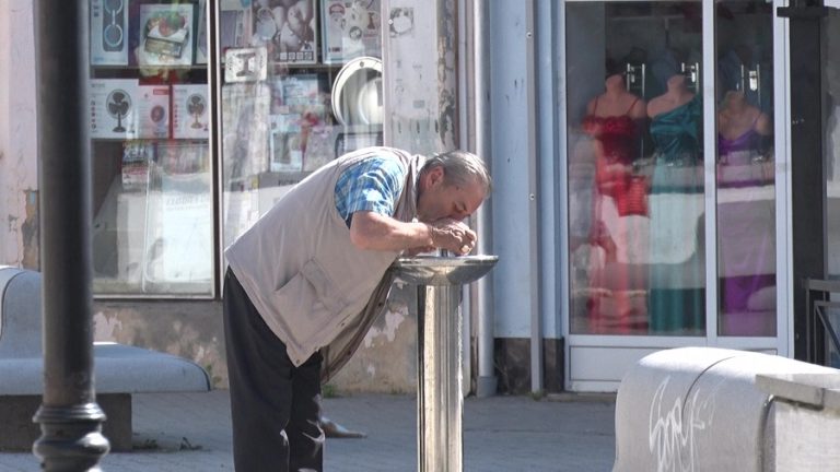 Primăria schimbă cișmelele publice