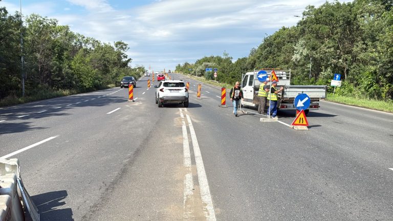 Reparații pe pasarelă. Se circulă pe două sensuri pe banda spre oraș