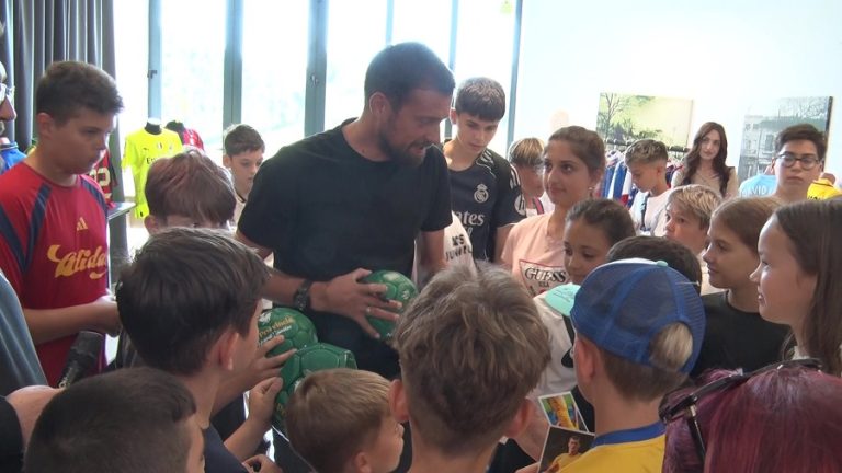 De la Survivor, în sprijinul lui Mattias. Gabi Tamaș a venit la Buzău și a dat sute de autografe